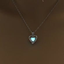 Load image into Gallery viewer, Women&#39;s Glowing Heart Stone Pendant Necklace