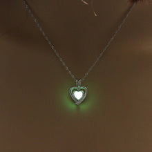 Load image into Gallery viewer, Women&#39;s Glowing Heart Stone Pendant Necklace