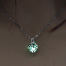 Load image into Gallery viewer, Women&#39;s Glowing Heart Stone Pendant Necklace