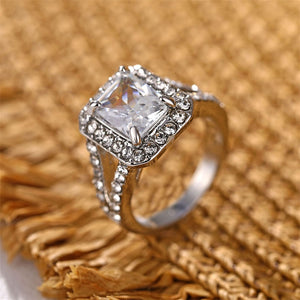 Luxury Zircon Engagement Ring