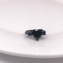 Load image into Gallery viewer, Women&#39;s Black Heart Crystal Ring