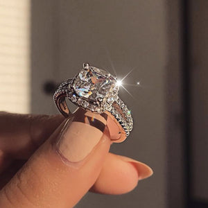 Luxury Zircon Engagement Ring