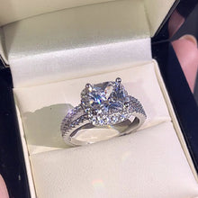 Load image into Gallery viewer, Luxury Zircon Engagement Ring