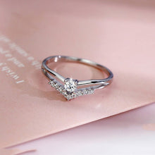 Load image into Gallery viewer, Women&#39;s Trendy Crystal Engagement Ring